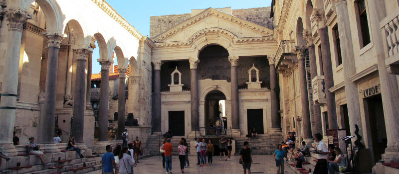 praça da Catedral de São Dômnio em split